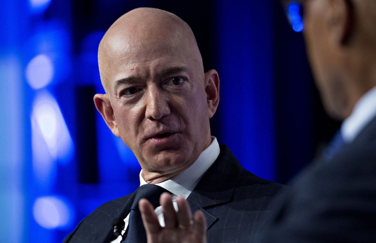 މޫސުމީ ބަދަލާ ދެކޮޅަށް ބެޒޯސް 10 ބިލިއަން ޑޮލަރުދެނީ