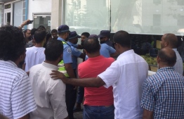 Locals gathered around as Police apprehended a man alleged of spitting on a woman's face for her hijab styling choices. PHOTO: SOCIAL MEDIA