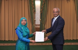 President Ibrahim Mohamed Solih (R) appoints Aishath Mohamed Didi as the Minister of Gender, Family and Social Services on February 9, 2020. PHOTO/PRESIDENT'S OFFICE