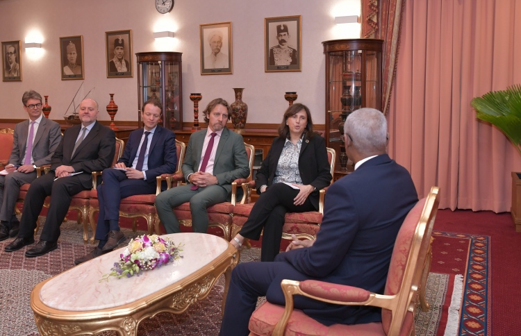 އީޔޫ ވަފުދުން ރައީސްއާ ބައްދަލުކޮށްފި