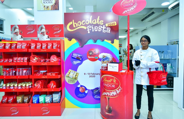 ޔޫރޯ ސްޓޯރުން ޗޮކްލެޓަށް ހާއްސަ ޕްރޮމޯޝަނެއް ފަށައިފި