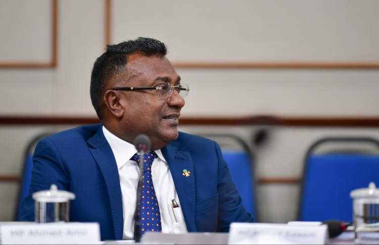 ބަރުލަމާނީ ނިޒާމު ގެންނަން ޖާބިރު ހުށަހަޅުއްވަނީ