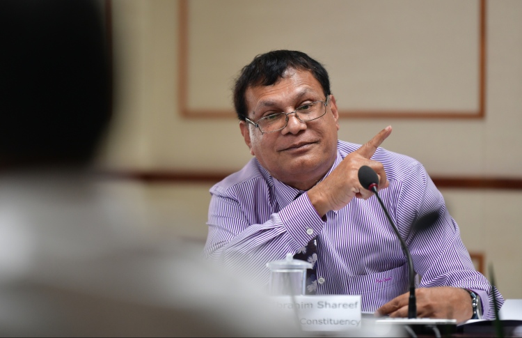 އަޅުގަނޑު ޑީލެއް ނުހަދަން، ހެއްދެވީ ނަޝީދު: ޝަރީފު