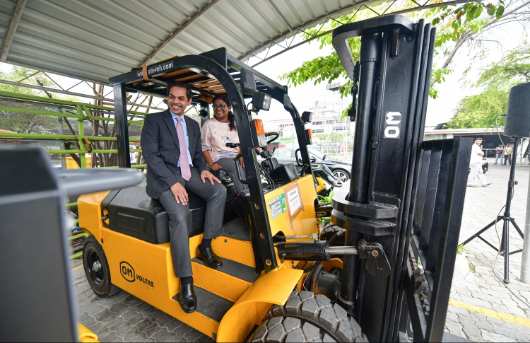 މާލޭ ސިޓީ ކައުންސިލަށް އިންޑިއާ އިން 16 ވެހިކަލް