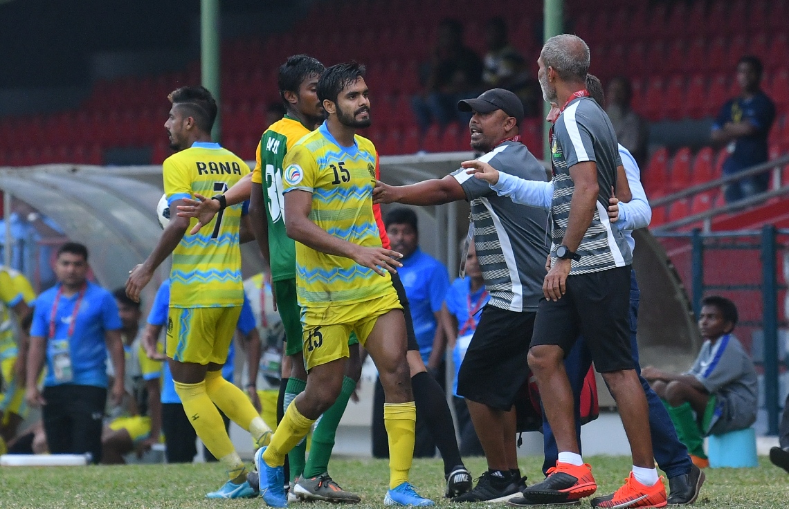 މާލެ- ފެބުރުއަރީ 12، 2020: އޭއެފްސީ ކަޕުގެ ޕްރިލިމިނަރީ ބުރުގެ ދެ ވަނަ ލެގުގައި މިއަދު މާލޭގައި މާޒިޔާ އާއި ބަންގްލަދޭޝްގެ ޑާކާ އަބަހާނީ ބައްދަލުކުރި މެޗުގެ ތެރެއިން--. ފޮޓޯ:ނިޝާން އަލީ/މިހާރު