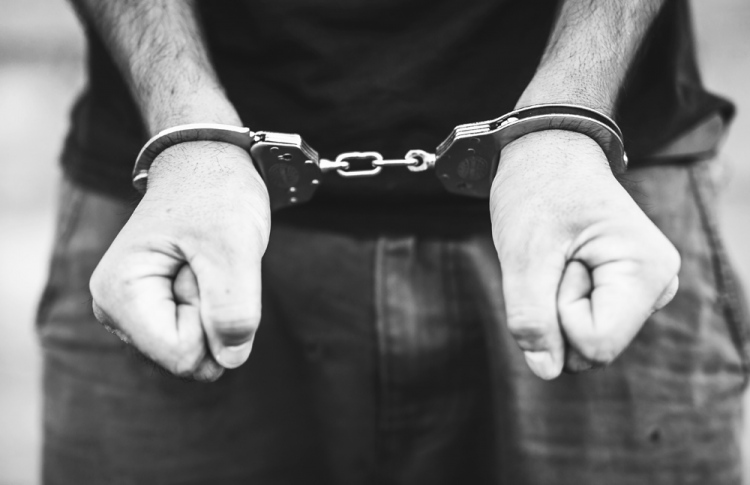 ފުލުހުންނަށް ބިރު ދެއްކި ދެ މީހަކު ހައްޔަރުކޮށްފި