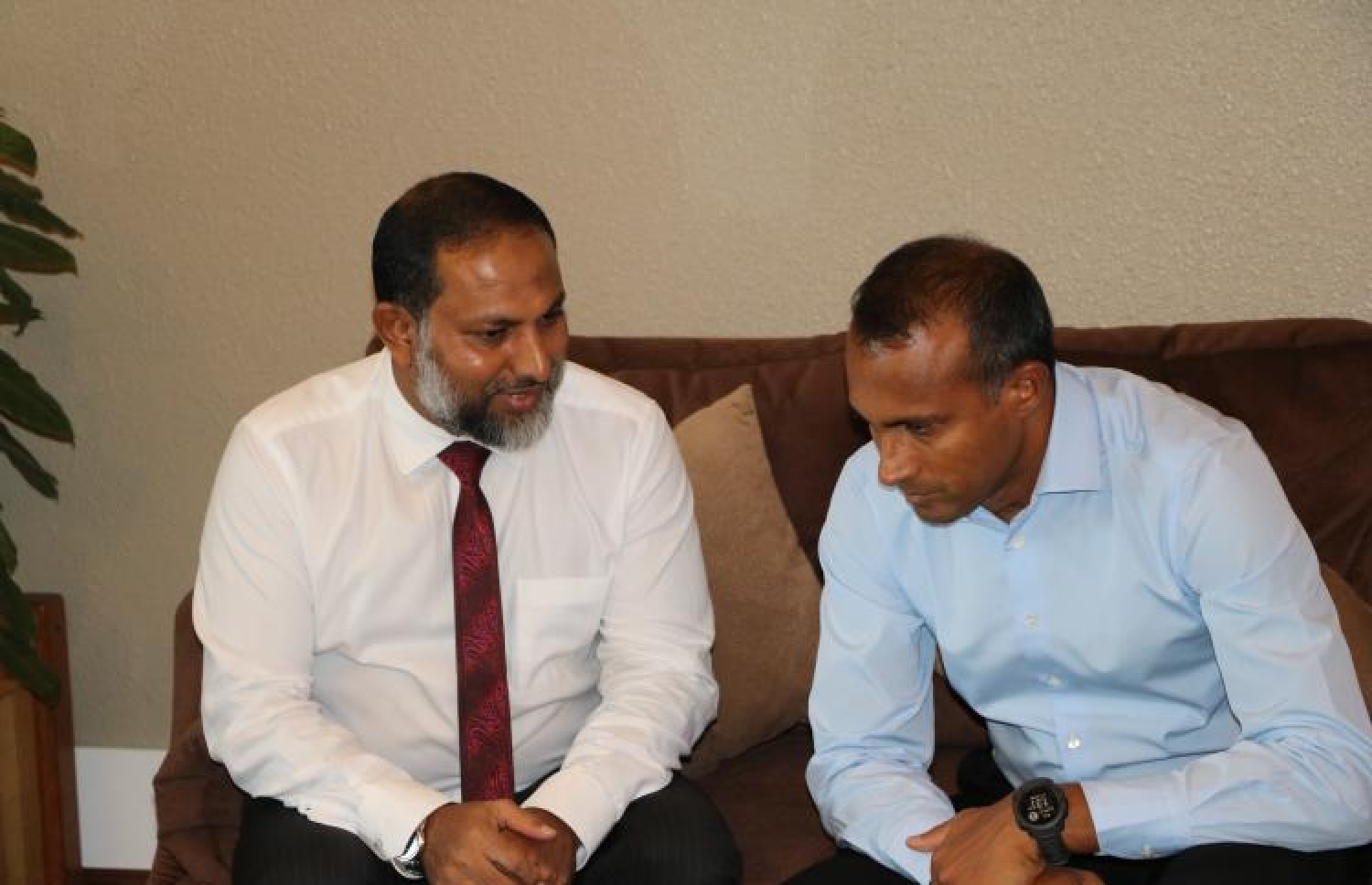 ހޯމް މިނިސްޓަރު އިމްރާނާއި ސީޕީ ހަމީދު.