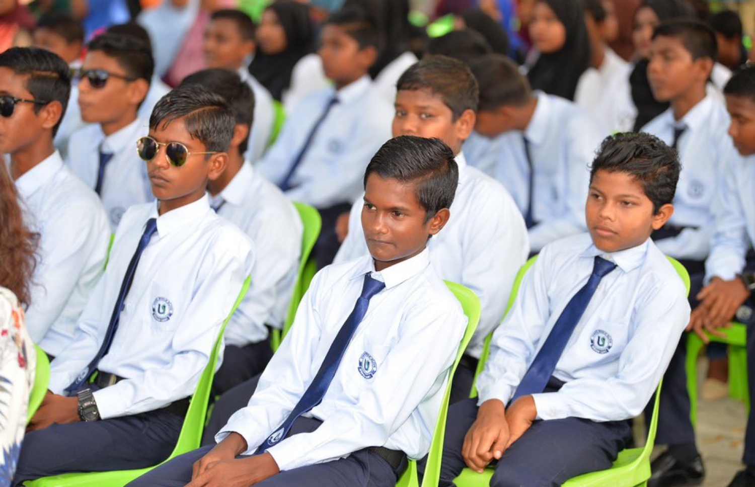 "ހޭވައްލާ" ޕްރޮގްރާމް އިފްތިތާހުކުރަން އުނގޫފާރުގައި ބޭއްވި ރަސްމިއްޔާތުގައި ބައިވެރިވި ބައެއް ދަރިވަރުން -- ފޮޓޯ: ރައީސް އޮފީސް