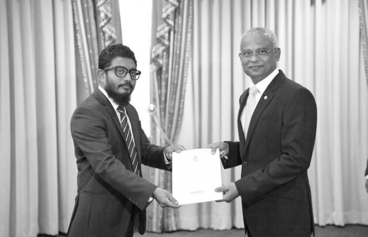 ކޮރަޕްޝަން ބަލާ ކޮމިޝަނުން މެމްބަރަކު އިސްތިއުފާދީފި