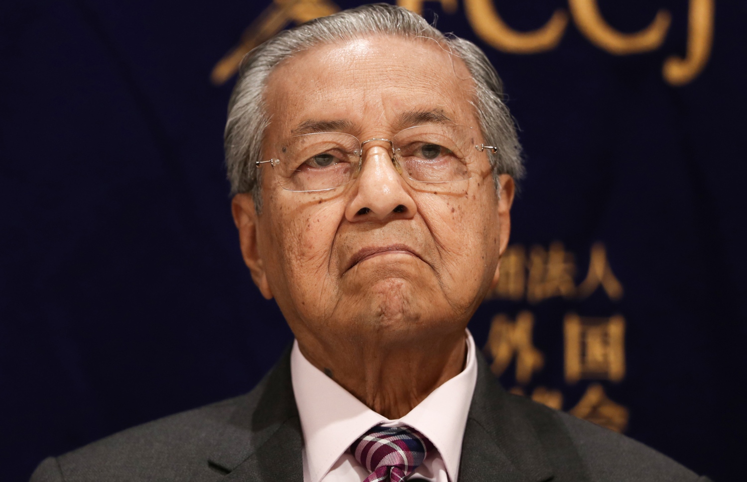 އިސްތިއުފާ ދެއްވި ބޮޑު ވަޒީރު މަހާތިރު މުހައްމަދު. --ފޮޓޯ:އޭއެފްޕީ