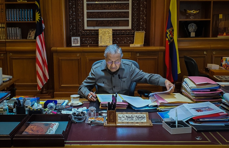 އާ ކޯލިޝަނަކުން ބޮޑުވަޒީރުގެ މަގާމު މަހާތިރު ބޭނުންވޭ