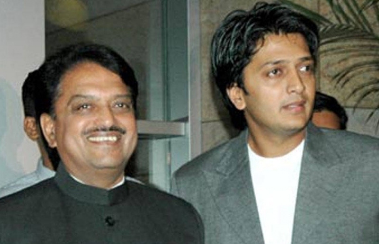 ރިތޭޝް ބައްޕައާ އެކު.