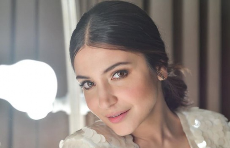 އަނުޝްކާގެ ވެބް ސީރީޒެއް އެމެޒޯނަށް