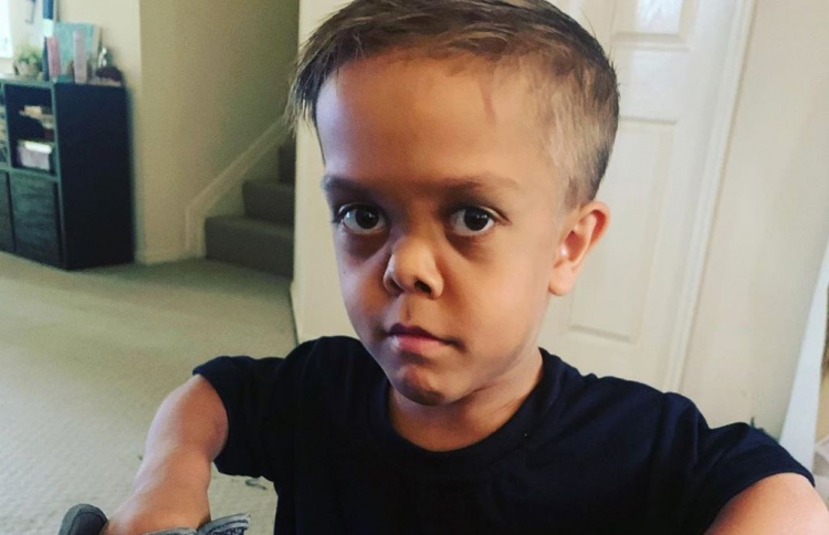 ކްއަޑޭން އަށް ލިބުނު އެހީ ޗެރިޓީތަކަށް