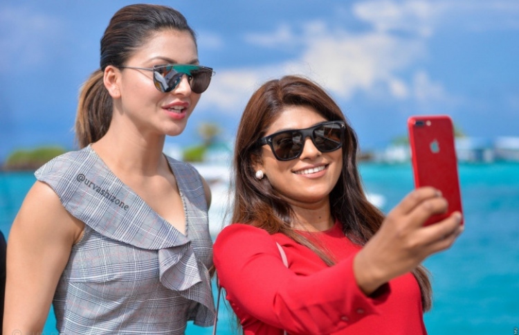 އުރްވަޝީ 2017 ގައި ރާއްޖެ އަށް ކުރި ދަތުރުގެ ތެރެއިން.