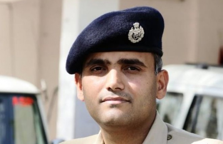 އެތައް ބައެއްގެ ފުރާނަ ސަލާމަތްކޮށްދިން ފުލުސް ބަތަލް