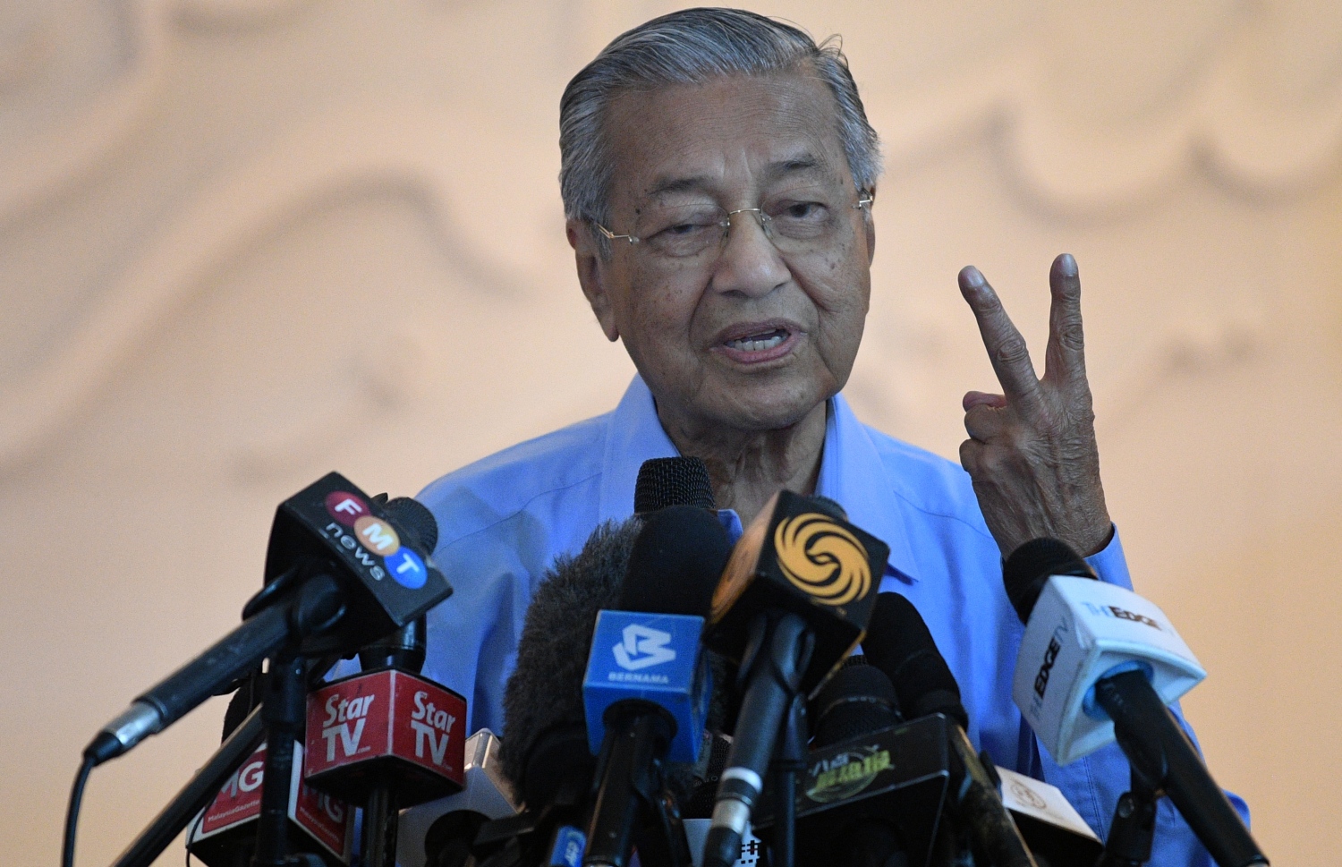 ބޮޑުވަޒީރުކަމުގެ މަގާމަށް މުހްޔިއްދީން މިއަދު ހަމަޖެއްސުމާ އެކު މަހާތިރު ނޫސް ކޮންފަރެންސެއް ދެއްވަނީ. --ފޮޓޯ:އޭއެފްޕީ