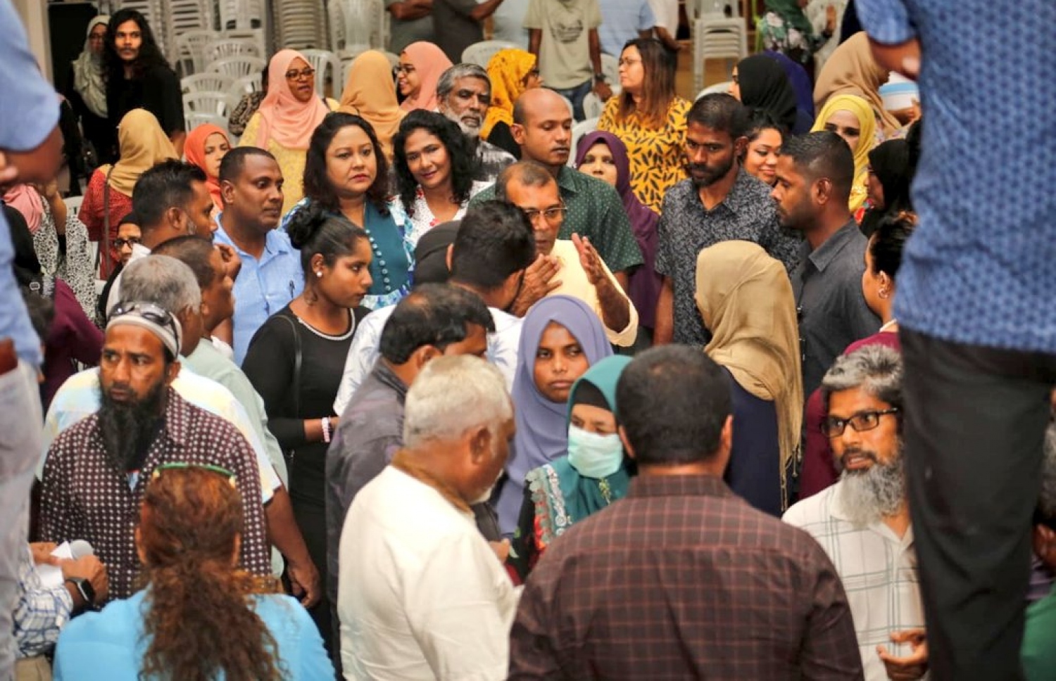 ބައްދަލުވުމުގެ ބައިވެރިންނާ ނަޝީދު ވާހަކަފުޅު ދައްކަވަނީ. --ފޮޓޯ/ސޯޝަލްމީޑިއާ