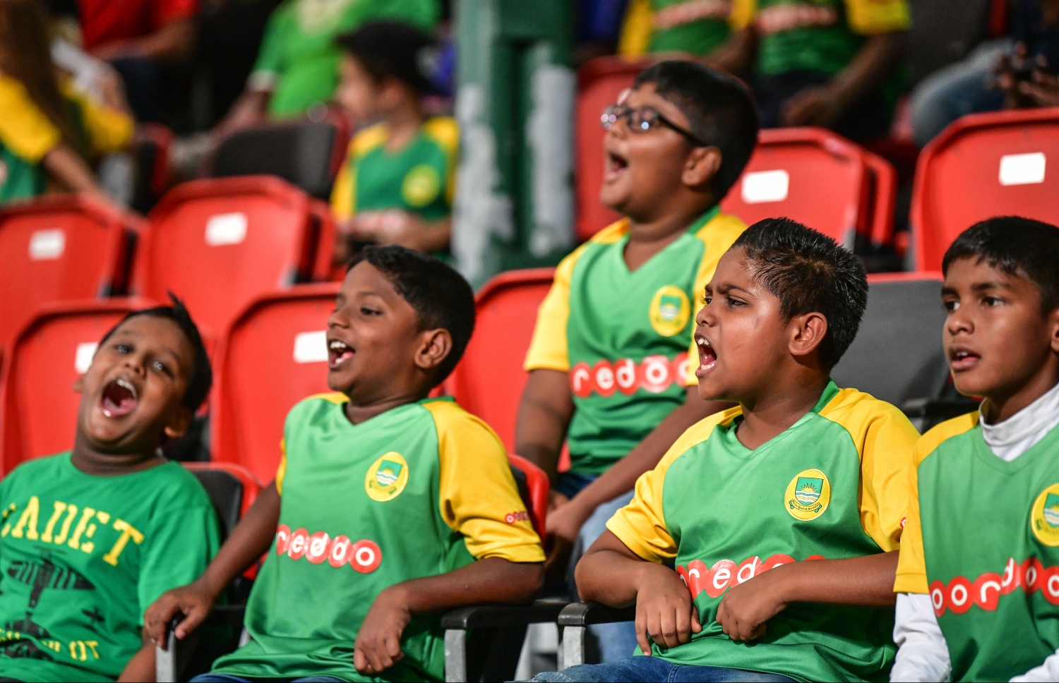 މިރޭގެ މެޗުގެ ތެރެއިން މާޒިޔާގެ އެކެޑަމީ ކުދިން އެ ޓީމުގެ ކުޅުންތެރިންނަށް ސަޕޯޓްކުރަނީ.-- ފޮޓޯ: ނިޝާން އަލީ/ މިހާރު