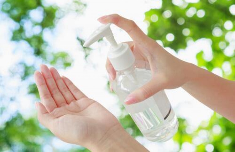 ސެނިޓައިޒާގެ ޑިމާންޑް 255 ޕަސެންޓަށް މައްޗަށް