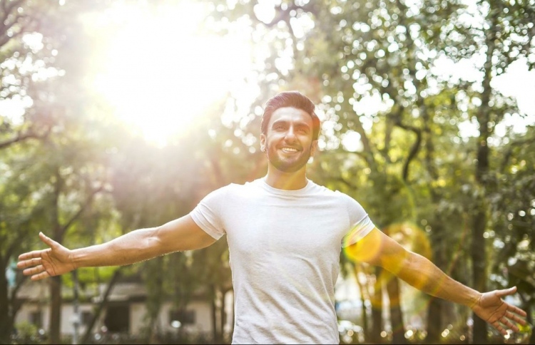 ބޮލީވުޑްގެ ޚަބަރުތައް ކުރުކޮށް