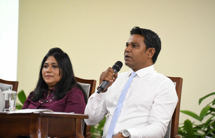 މަސައްކަތްތެރިން ހިމާޔަތް ނުކުރާތީ އީސަ އަށް ފާޑުކިޔުން