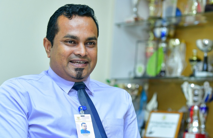 މުސްތަފާ، ދަތި ދުވަސްވަރެއްގައި ޣިޔާސުއްދީން ހުންގާނަށް