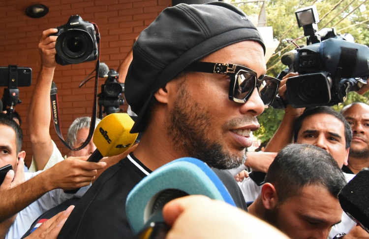 ބްރެޒިލް ލެޖެންޑުގެ މެޗަކާއި، ސަމިޓެއް އިންޑިއާގައި