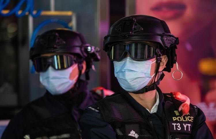 ކޮވިޑް-19 އާ ދެކޮޅަށް ފުލުހުންނަށް ސްމާޓް ހެލްމެޓް