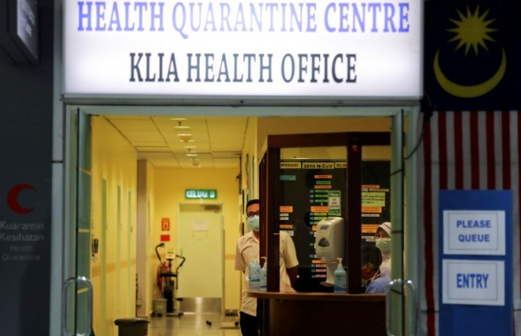 މިސްކިތަށް ދިޔަ މީހުން މެލޭޝިއާ، ސިންގަޕޫރުން ހޯދަނީ