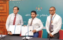Minister of Health Abdulla Ameen (C) and WHO's Representative to Maldives Dr Arvind Mathur (L) sign agreement for WHO to donate 50 lab testing kits, capable of running 5,000 tests to detect COVID-19, to Maldives on March 15, 2020. PHOTO/HEALTH MINISTRY