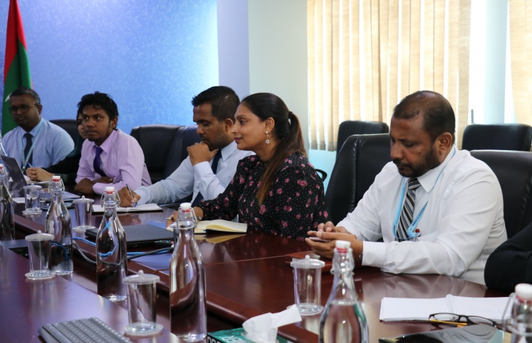 އިންޓަނެޓް ފޯރުކޮށްދޭނެ ގޮތްތަކާ ބެހޭ މަޝްވަރާ ކުރަނީ