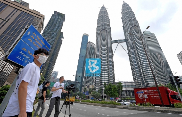 މެލޭޝިއާ، ޔޫކޭއިން މީހުން ރާއްޖެ އައުން މަނާކޮށްފި