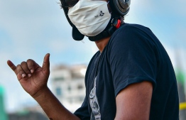 Maldivian wears a face mask whilst driving along the Sinamale Bridge. Currently, the use of masks remains compulsory for all public areas. PHOTO: MIHAARU 