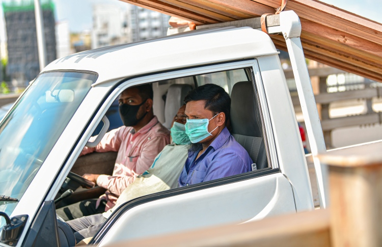 ސެނިޓައިޒާ އާއި މާސްކްގެ ޑިއުޓީ މާފުކޮށްފި