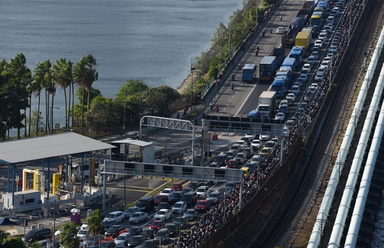 މެލޭޝިއާ އިން ސިންގަޕޫރު ބޯޑަރު ބަންދުކޮށްފި