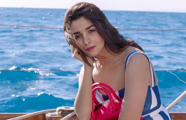 ބޮލީވުޑްގެ ޚަބަރުތައް ކުރުކޮށް