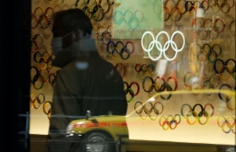 The Olympic rings are displayed at an entrance of the Japan Olympic Museum in Tokyo on March 24, 2020. - The International Olympic Committee came under pressure to speed up its decision about postponing the Tokyo Games on March 24 as athletes criticised the four-week deadline and the United States joined calls to delay the competition. (Photo by Kazuhiro NOGI / AFP)