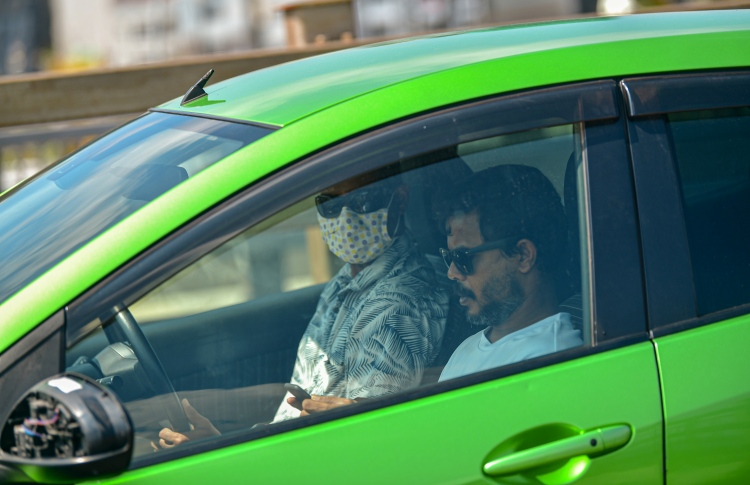 ޓެކްސީތައް ހުއްޓި ޑްރައިވަރުންގެ ޖީބު ހުލިވަނީ!