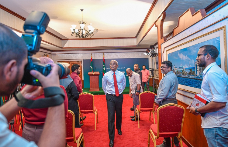 ރާއްޖެ މިއޮތީ ފުލް ލޮކްޑައުންއެއްގައި: ރައީސް