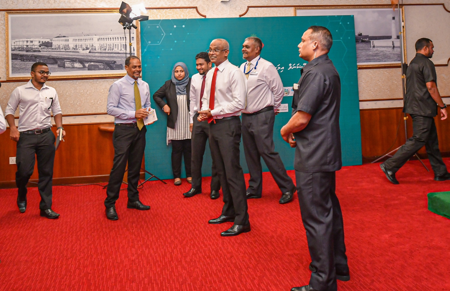 މިއަދުގެ މީޑިއާ ބްރީފިން އަށް ފަހު، ރައީސް އިބްރާހިމް މުހައްމަދު ސޯލިހް ނޫސްވެރިންނާ ވާހަކަ ދައްކަވަން ވަޑައިގަންނަވަނީ.---ފޮޓޯ: އަހުމަދު އަވްޝަން/މިހާރު