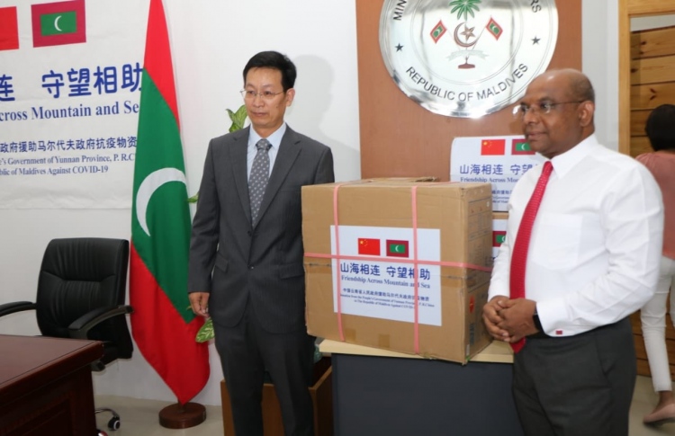 ޗައިނާ އިން 30،000 ސާޖިކަލް މާސްކް ހަދިޔާކޮށްފި