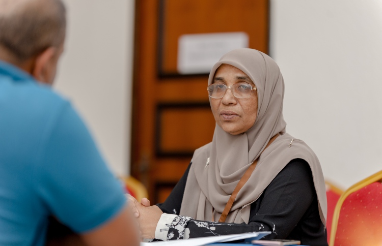 ކެމްޕޭނަށް ހެދި ގައިޑްލައިނުން ރައްޔިތުން ރަތަށް!