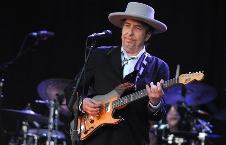 ބޮބް ޑިލަންގެ އާ ލަވައިގައި ޖޭއެފް ކެނެޑީގެ ވާހަކަ