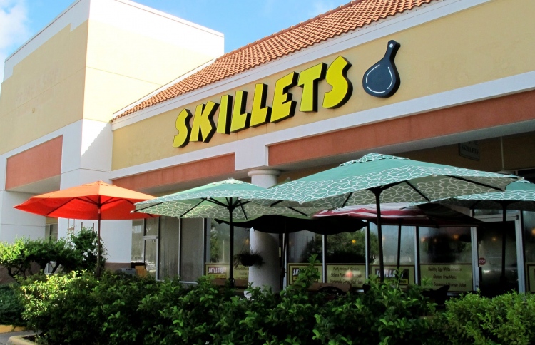 ކަސްޓަމަރެއްގެ ފަރާތުން 10،000 ޑޮލަރުގެ ޓިޕްސްއެއް