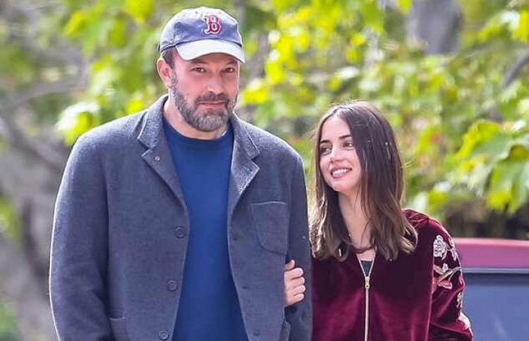 އެފްލެކްގެ އާ ބައިވެރިއަކީ އެނާ