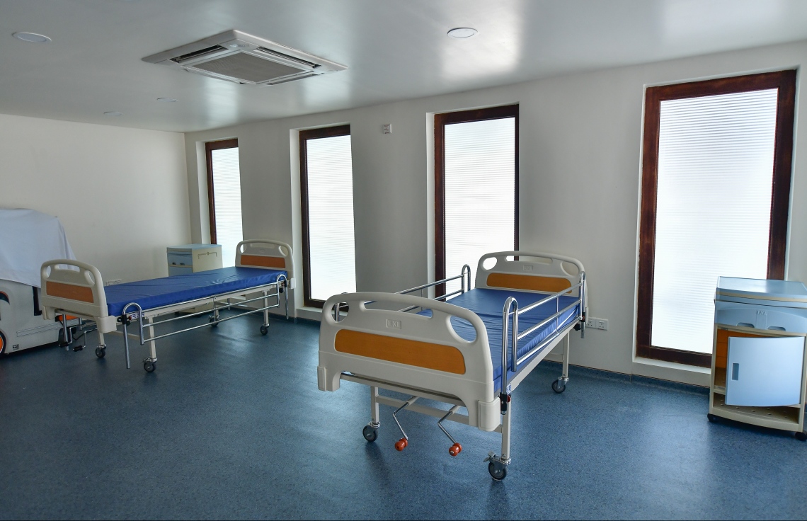 މާލެ- އޭޕްރިލް 2، 2020: ކޮވިޑް-19 އަށް ޕޮޒިޓިވްވާ މީހުންގެ ތެރެއިން ހައި ރިސްކު މީހުންނަށް ފަރުވާދިނުމަށް އަލުން މަރާމާތުކުރި، ފަރުކޮޅުފުށި އައިސޮލޭޝަން ފެސިލިޓީ --.ފޮޓޯ: ނިޝާން އަލީ/މިހާރު