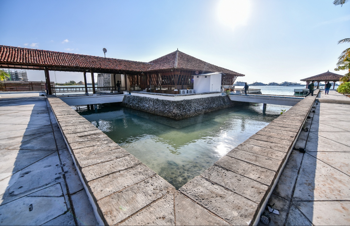 މާލެ- އޭޕްރިލް 2، 2020: ކޮވިޑް-19 އަށް ޕޮޒިޓިވްވާ މީހުންގެ ތެރެއިން ހައި ރިސްކު މީހުންނަށް ފަރުވާދިނުމަށް އަލުން މަރާމާތުކުރި، ފަރުކޮޅުފުށި އައިސޮލޭޝަން ފެސިލިޓީ --.ފޮޓޯ: ނިޝާން އަލީ/މިހާރު