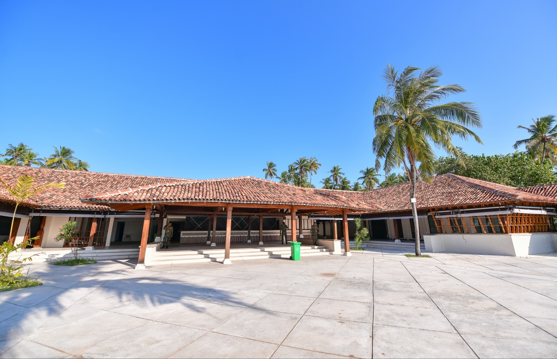 މާލެ- އޭޕްރިލް 2، 2020: ކޮވިޑް-19 އަށް ޕޮޒިޓިވްވާ މީހުންގެ ތެރެއިން ހައި ރިސްކު މީހުންނަށް ފަރުވާދިނުމަށް އަލުން މަރާމާތުކުރި، ފަރުކޮޅުފުށި އައިސޮލޭޝަން ފެސިލިޓީ --.ފޮޓޯ: ނިޝާން އަލީ/މިހާރު