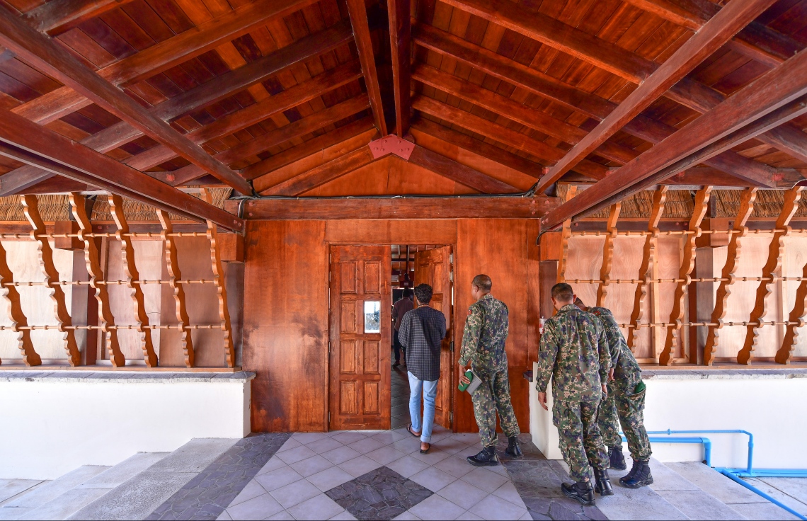 މާލެ- އޭޕްރިލް 2، 2020: ކޮވިޑް-19 އަށް ޕޮޒިޓިވްވާ މީހުންގެ ތެރެއިން ހައި ރިސްކު މީހުންނަށް ފަރުވާދިނުމަށް އަލުން މަރާމާތުކުރި، ފަރުކޮޅުފުށި އައިސޮލޭޝަން ފެސިލިޓީ --.ފޮޓޯ: ނިޝާން އަލީ/މިހާރު